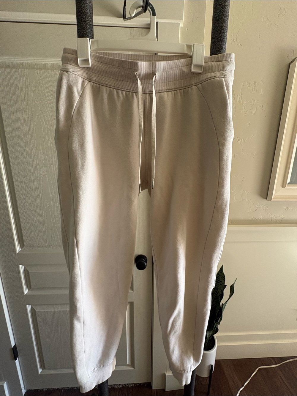 lululemon scuba joggers in white opal